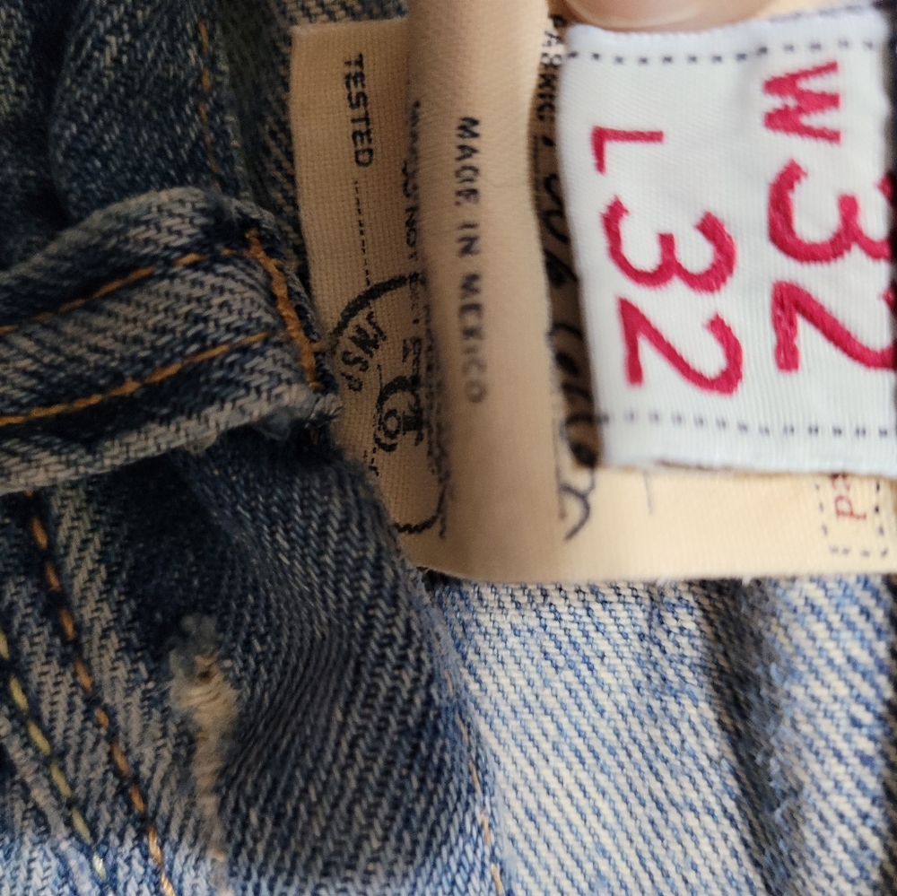 A&F Jeans! 32/32 Original 5 Pocket Torn Denim